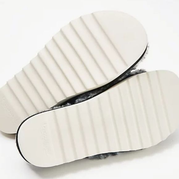 Koolaburra By Ugg Fuzz'd Out Adjustable Sandal - Picture 3 of 8